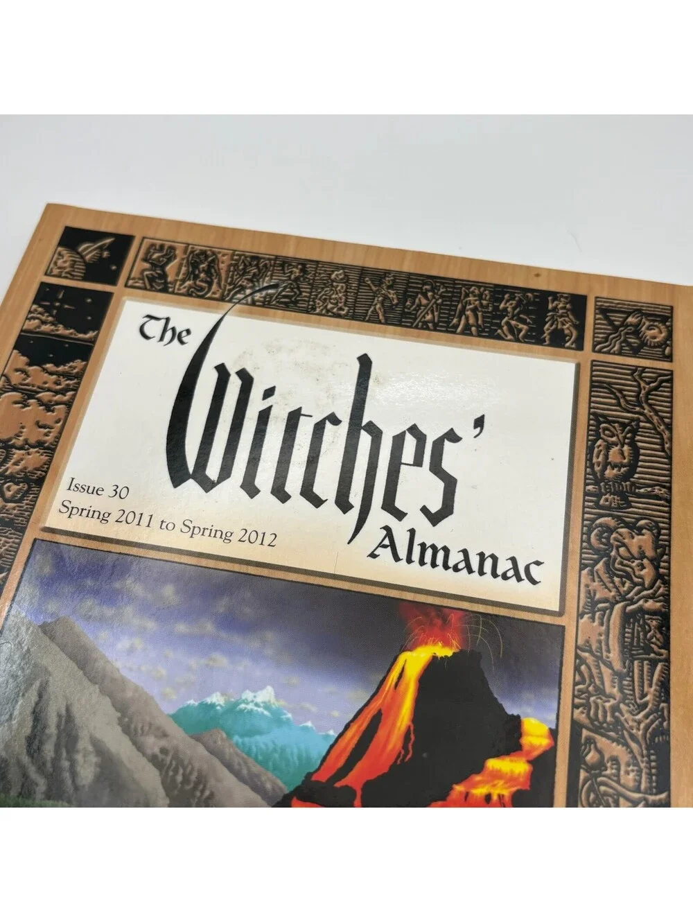 The Witches' Almanac Issue 30 Spring 2011 to Spring 2012 - Stones and the Powers